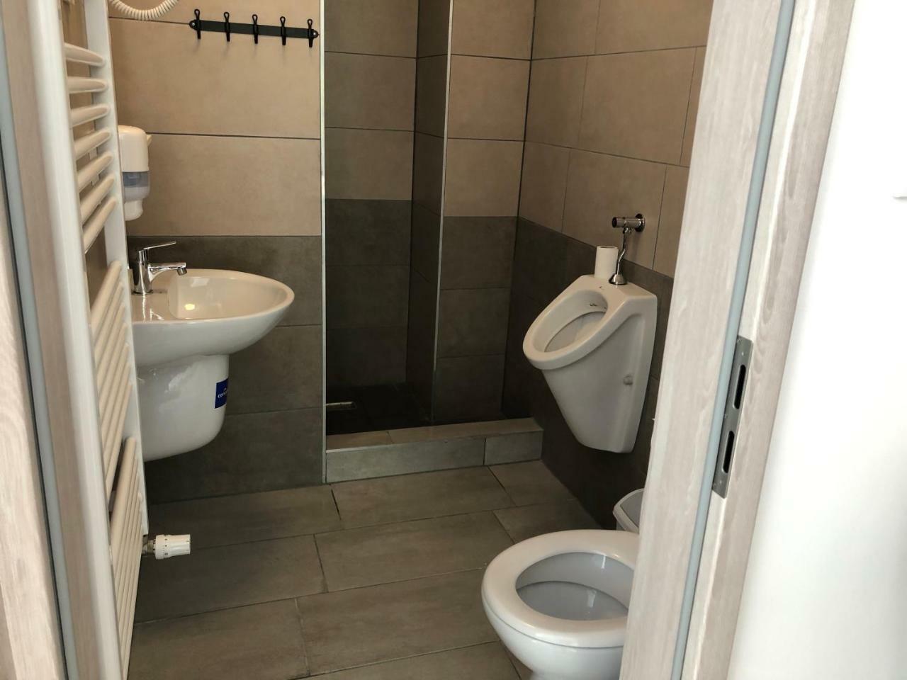 Juno Apartman Vendeghaz Miskolc Buitenkant foto