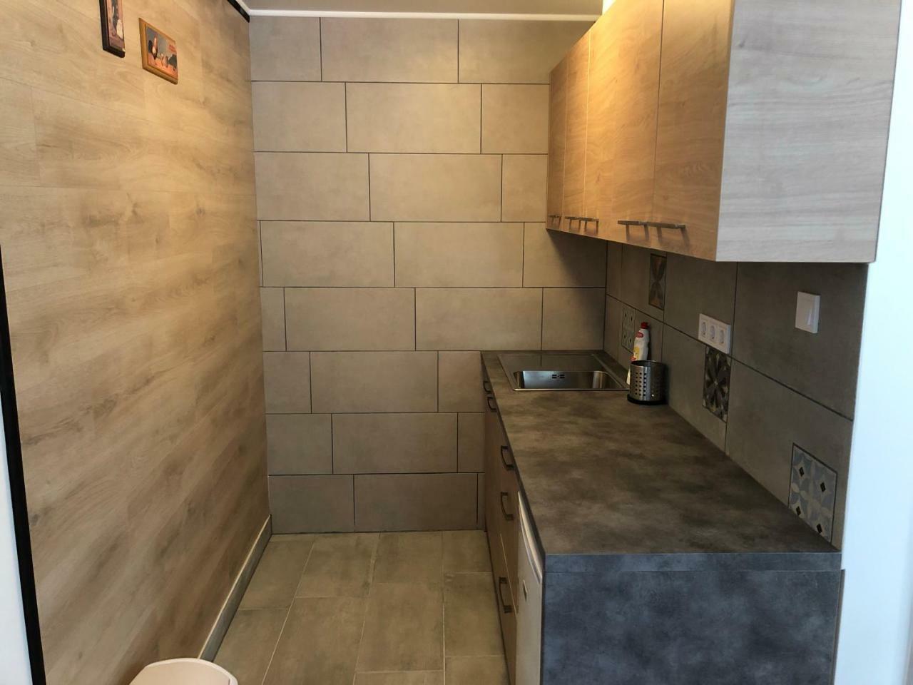 Juno Apartman Vendeghaz Miskolc Buitenkant foto