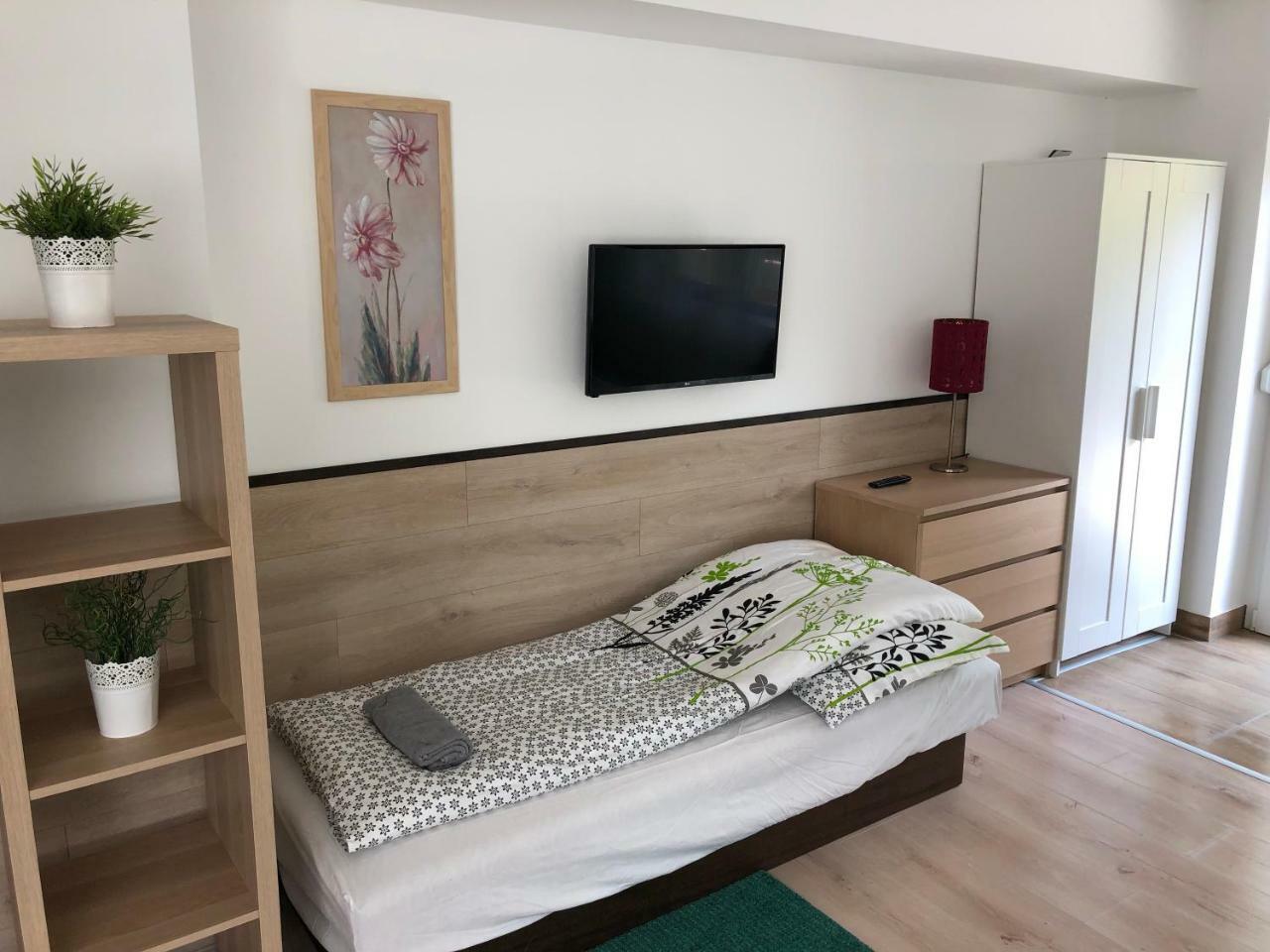 Juno Apartman Vendeghaz Miskolc Buitenkant foto