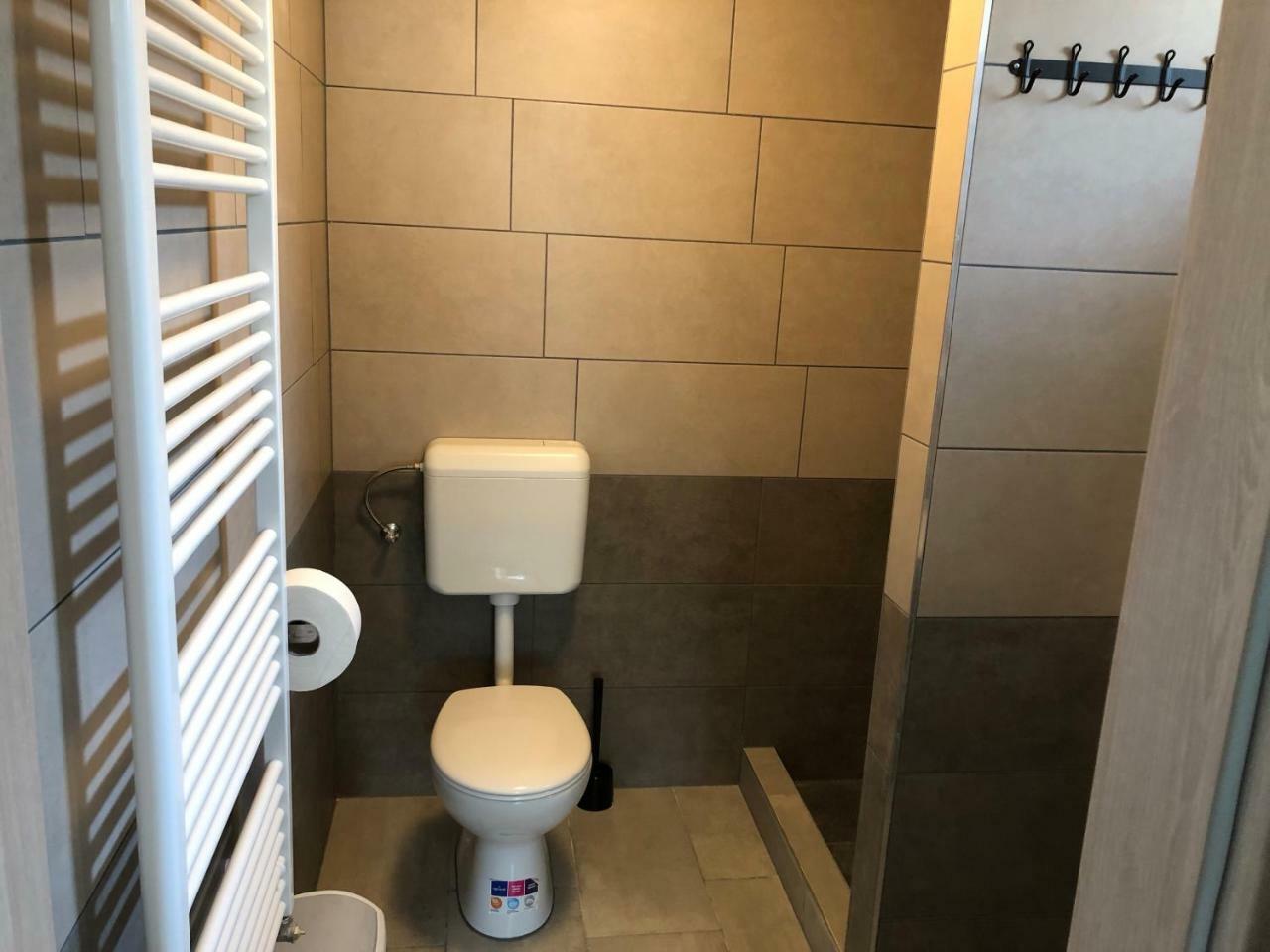 Juno Apartman Vendeghaz Miskolc Buitenkant foto