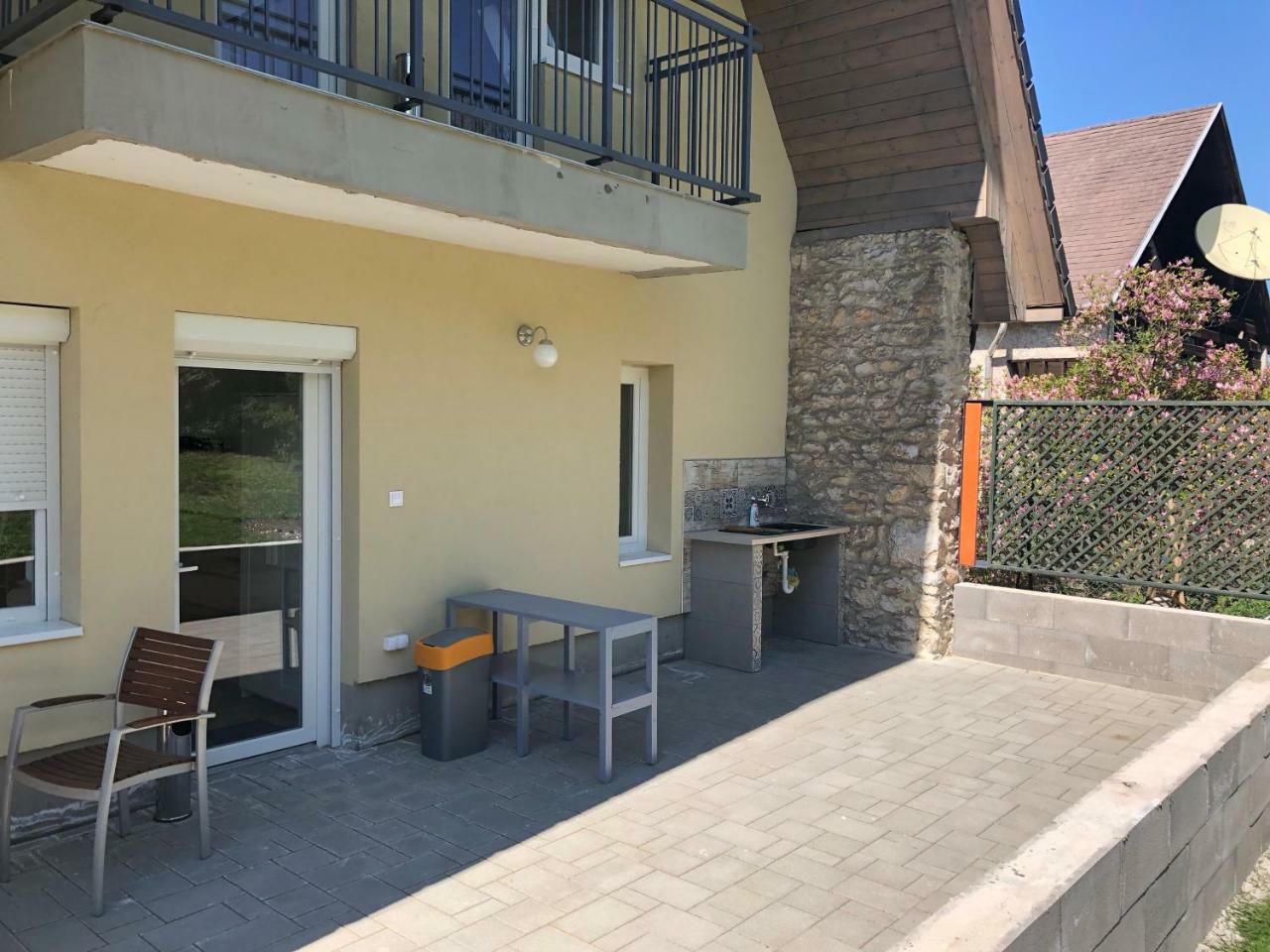 Juno Apartman Vendeghaz Miskolc Buitenkant foto